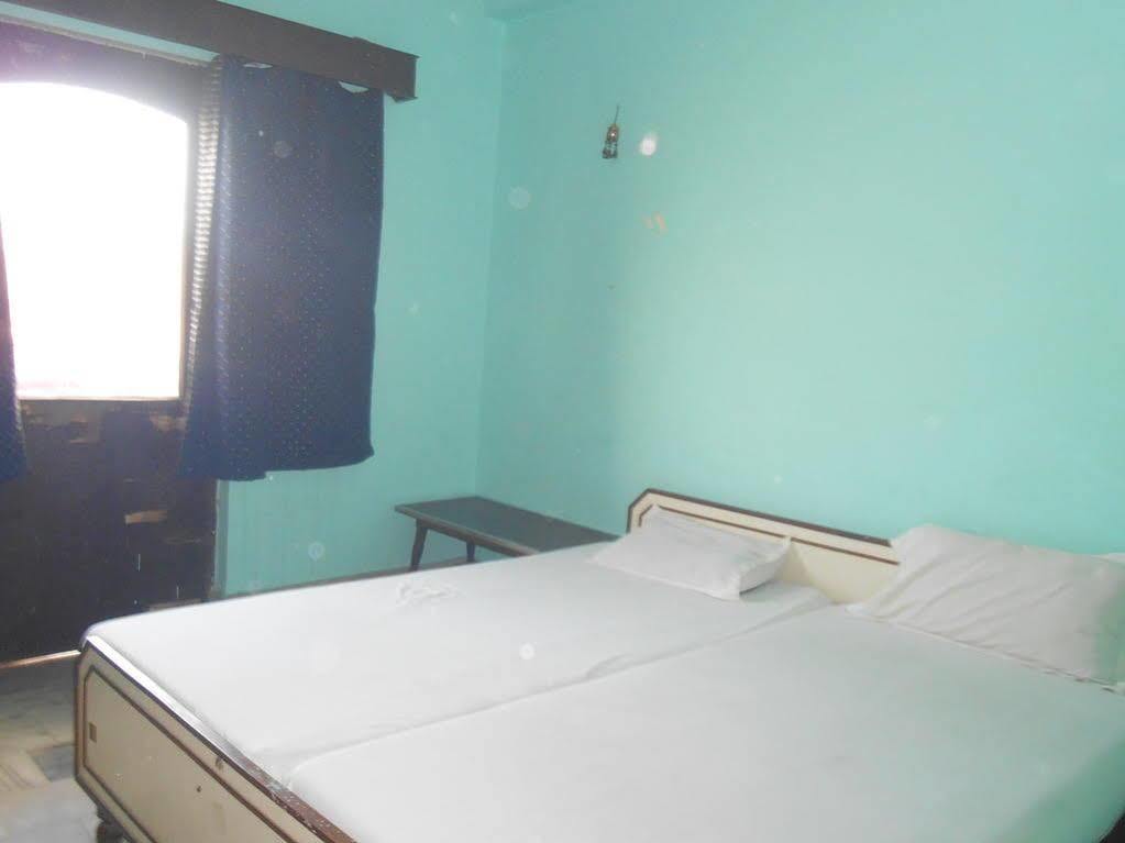 Hotel Sonmony Varanasi Exterior photo